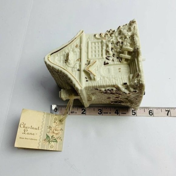 Chestnut Lane Music Box Wind Up Christmas Enameled Cream Home Fantasie Holiday - Picture 8 of 10